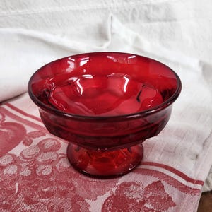 Vintage Viking Glass Georgian Red Honeycomb Footed Dessert Bowl