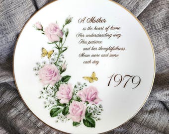 A Mothers Remembrance Porcelain Plate Commemorative 1979 Designers Collection