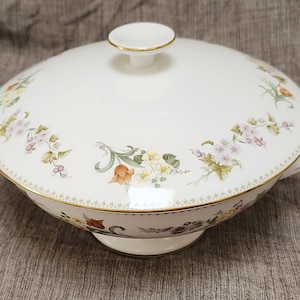 Wedgwood Bone China Mirabelle R4537 Round Covered Casserole