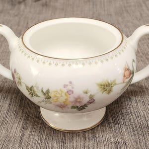 Wedgwood Bone China Mirabelle R4537 Round Sugar Bowl