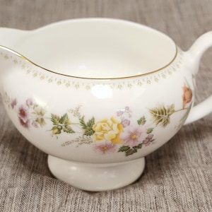 Wedgwood Bone China Mirabelle R4537 Creamer
