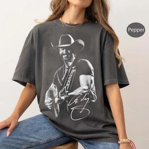 Riley Green Fashion Shirt, Riley Vintage Graphic Tee, Riley Retro Country Music Shirt, Unisex T-Shirt for Men and Women, Fan Gift Tee