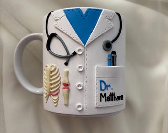 Taza de café personalizada para doctor: Regalo artesanal de arcilla polimérica para doctores, taza personalizada para dentistas.
