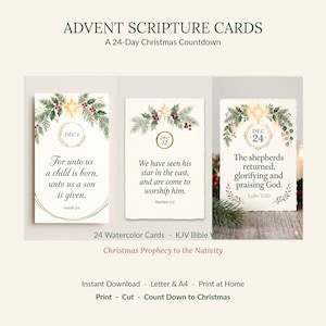 Puede incluir: Un conjunto de 24 tarjetas de escrituras de Adviento para la cuenta regresiva de Navidad. Cada tarjeta presenta ilustraciones en acuarela de ramas de pino, bayas de acebo y una estrella dorada. Las tarjetas muestran versículos bíblicos KJV.