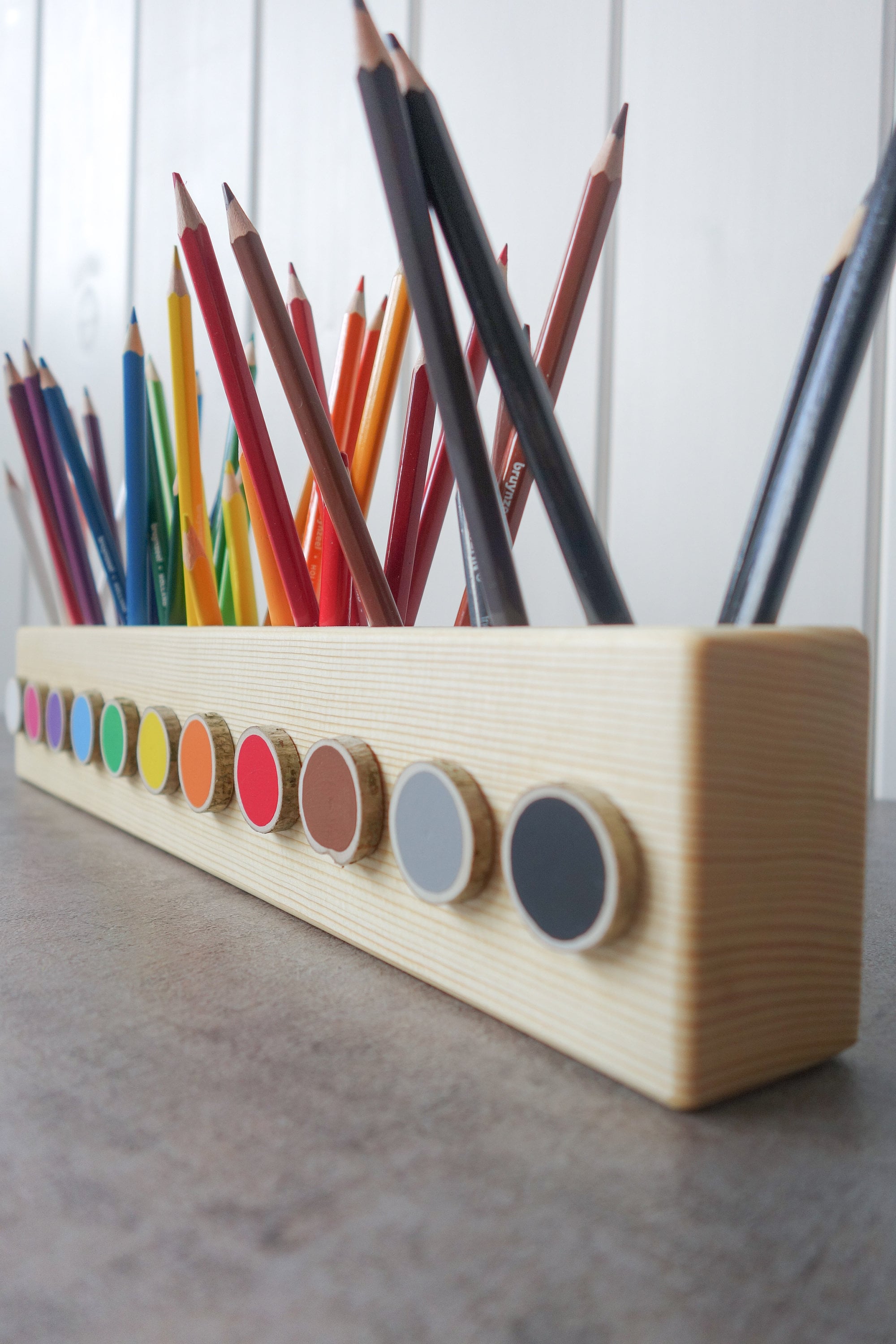  Montessori Crayon Holder Organizer for Kids, Wooden Colored  Pencil Holder Organizer, 11 Cups on a Stand, Crayon Caddy, Art Supply Caddy,  Marker Storage Organizer, Color Pencil Crayons NOT included : Office