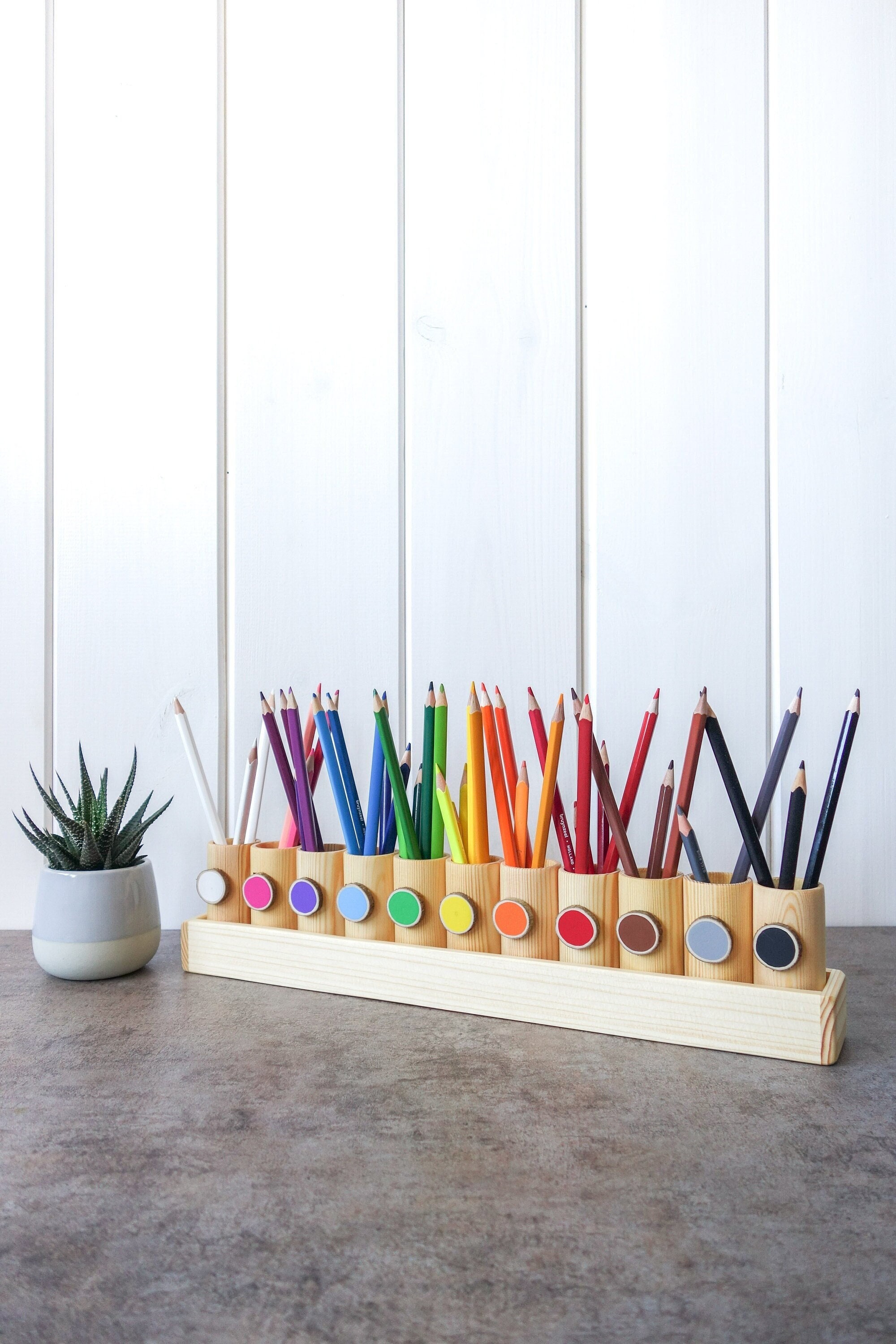 Porte-crayon en bois avec 11 pots à crayons (11 couleurs) - People&baby