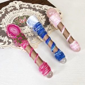 Varinha de cristal de bruxaria, bastão mágico para meninas, quartzo rosa, fatia de ágata celestita para cura, acessório para cosplay wiccan, brinquedo de varinha de resina para decoração de bruxa, presente