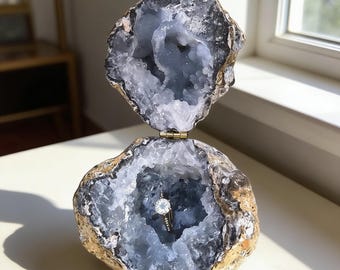 Valentine’s Agate Geode Ring Box, Crystal Druzy Jewelry Box, Raw Stone Proposal Box, Geode Wedding Ring , Boho Jewelry Box, Gift for Her