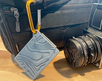 Hasselblad V-Series Dark Slide Holder: Plastic with Carabiner Clip
