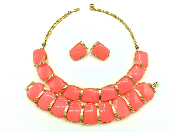 Featured image of post Lisner Costume Jewelry Clip On Earrings : Clip on earrings are the perfect way to decorate your ear lobes without the pain of having them pierced.