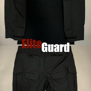 Conjunto de camisa y pantalón de combate Elite Guard con rodilleras.