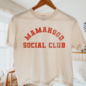 Camiseta holgada Comfort Colors Mamahood Social Club, camiseta estilo universitario desgastada Mamahood Social Club, camiseta Cool Mom Mama Club, regalo para mamás primerizas