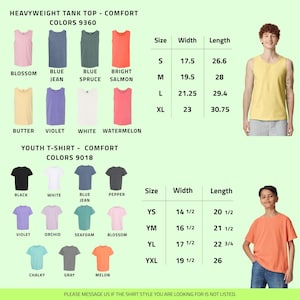 以下が含まれることがあります： 様々な色のTシャツとタンクトップが写っている商品画像。サイズチャートが含まれており、インチ単位の測定値がcmに変換されています。「HEAVYWEIGHT TANK TOP - COMFORT」と「YOUTH T-SHIRT - COMFORT」というテキストが表示されています。