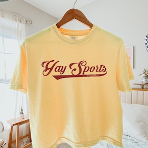 Camiseta Comfort Colors Yay Sports Boxy, Camiseta divertida Yay Sports para el día del partido, Camiseta retro vintage para aficionados al deporte, Regalo deportivo divertido