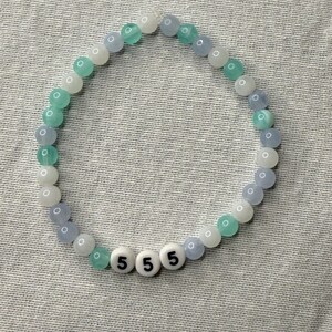 Angel Number 555 Beaded Bracelet. Blue, Aqua Green, and White Acrylic Beads.