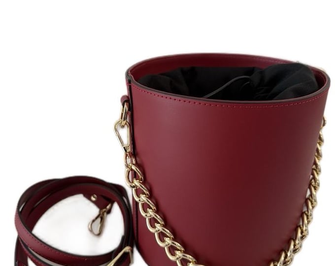 Timeless Red Solid Color Bucket Bag with Adjustable Gold Chain Handle, Versatile for Various Occasions