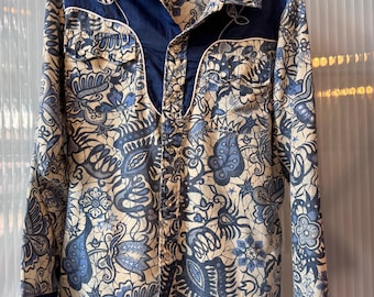 Camicia western blu a fiori con bottoni a pressione in madreperla, anni '80