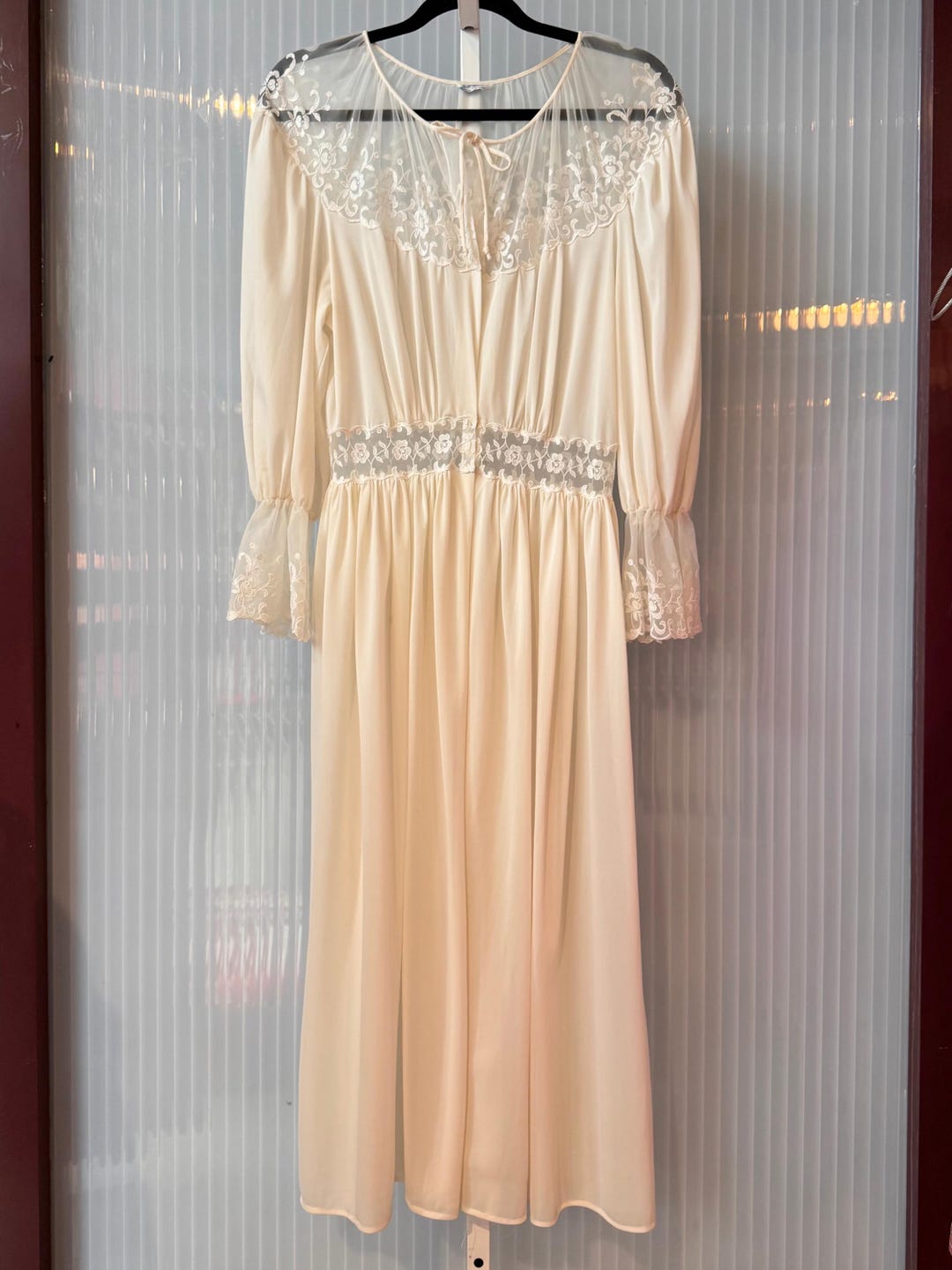 Off White Robe 1970s off White Robe With Lace Cuffs - Etsy Canada