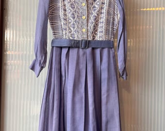 1950s / 60s Periwinkle Shirtwaist dress w/ Embroidery