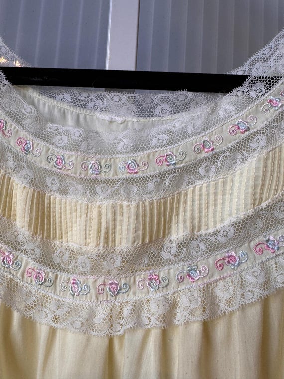 1970s Yellow Nightgown - image 3
