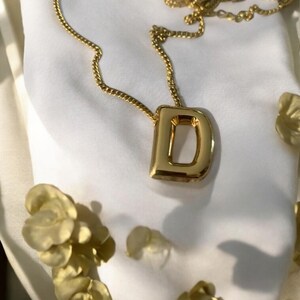 Collares colgantes con letras iniciales para mujer, color dorado, acero inoxidable, dijes de la A a la Z, joyería impermeable