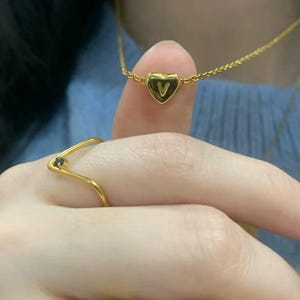 Mini colar com pingente de letra de coração, colar com inicial de amor, joia de aço inoxidável banhada a ouro