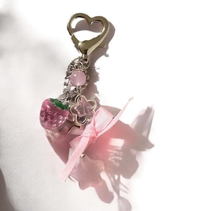 Charms de sac porte-clés mode fraise fleur étoile amour noeud pendentif sac à dos pour femme pantalon chaîne accessoires pour femme