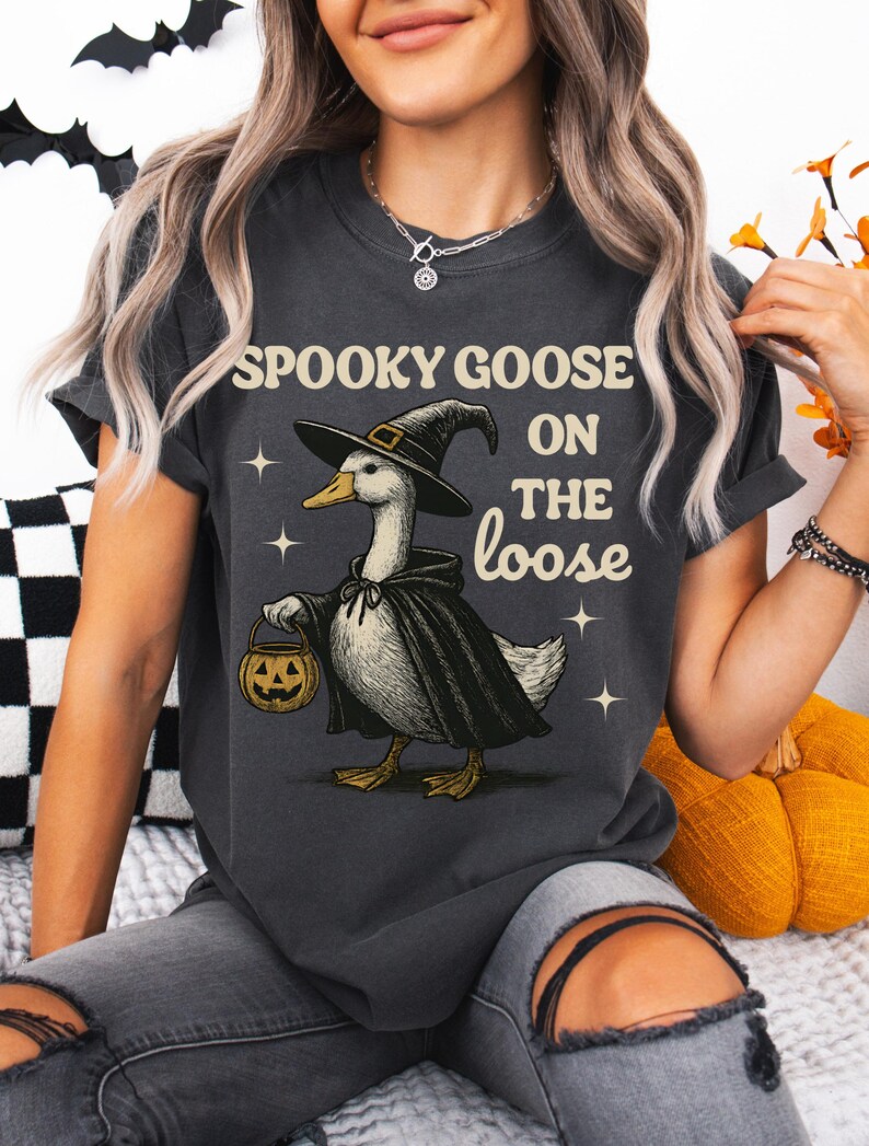 Spooky Goose Halloween T-Shirt, Halloween Witch Shirt, Retro Goose Halloween Tee, Funny Witch Costume Shirt, Animal Lovers Halloween Gift Pepper