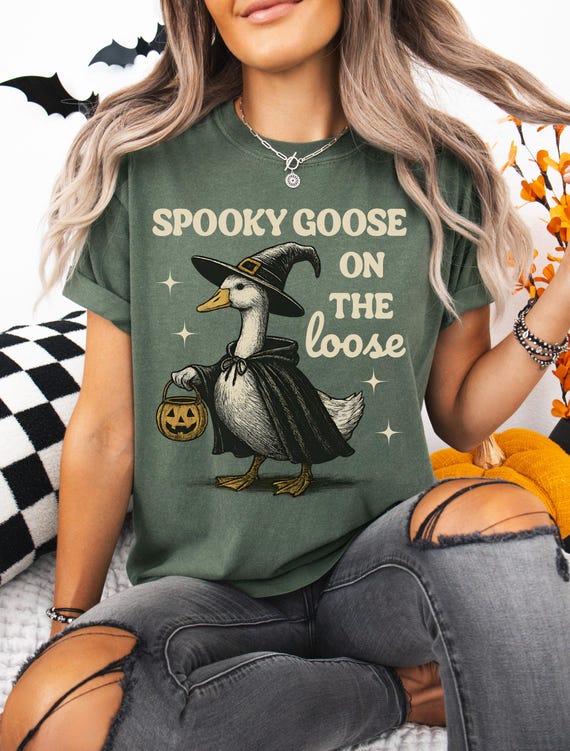 Spooky Goose Halloween T-Shirt, Halloween Witch Shirt, Retro Goose Halloween Tee, Funny Witch Costume Shirt, Animal Lovers Halloween Gift