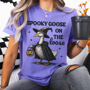 Spooky Goose Halloween T-Shirt, Halloween Witch Shirt, Retro Goose Halloween Tee, Funny Witch Costume Shirt, Animal Lovers Halloween Gift Violet
