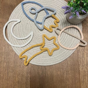 Handmade knitted rocket / Wall decoration / Space themed / Custom-made / Nursery / Baby / Star / Planet / Moon / Rocket