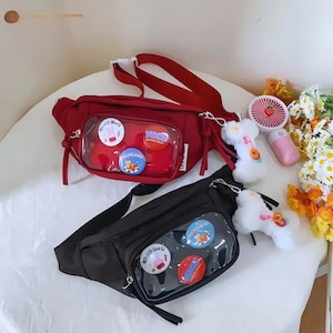 Ita Bag Transparente Brusttasche – Kawaii Anime Badge Fanny Pack – Nylon Crossbody im japanischen Stil für Otaku Girls & Cosplay