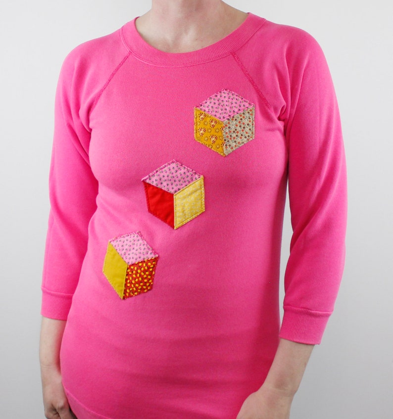 Vintage 80s Hanes Her Way Sweatshirt, Long Length, 3/4 Sleeve, Vibrant Deep Pink, Cube Illusion Quilted Patches Small image 4