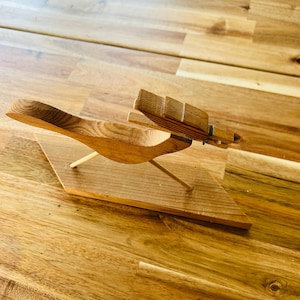 Handgefertigte Mid-Century – Roadrunner – Holzfigur – Schreibtisch- oder Regaldekoration