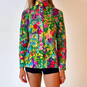 Vintage colorful spring floral print button down blouse 1960s