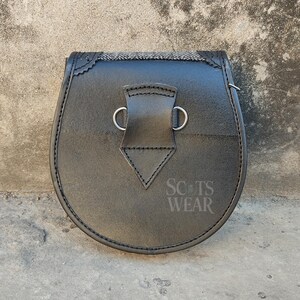 Grey Tweed & Black Leather Kilt Sporran Back