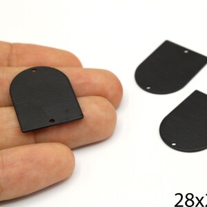 Svartpläterat texturerat D-format hänge för halsband, texturerade berlocker