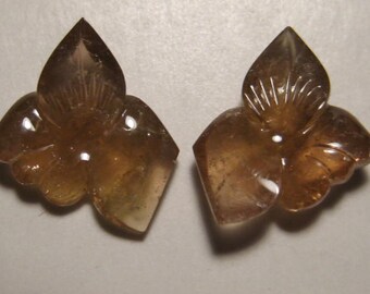 Snidad turmalin ... 2 stycken ...... 17 x 12 x 4 mm ... B3306