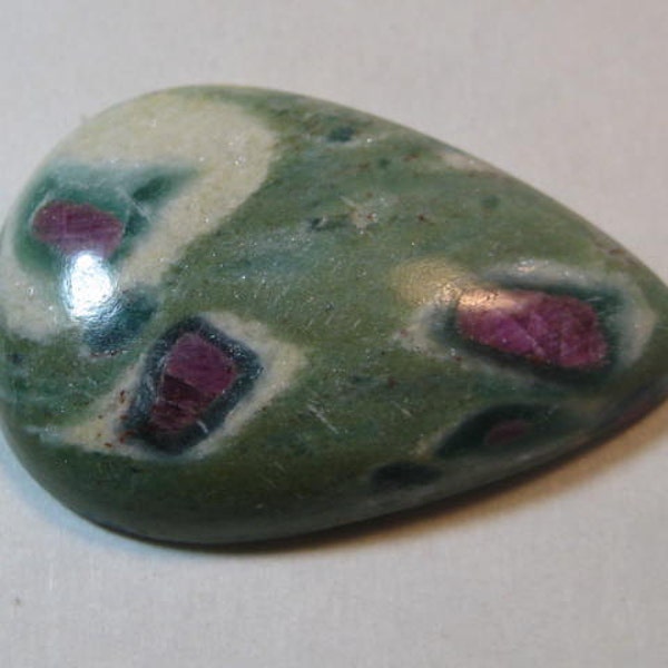 Ruby in Fuchsite  cab                   34 x 23 x 6 mm             a3504