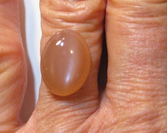 Peach Cat's Eye Moonstone-cabine... 15 x 12 x 6 mm .... B3087