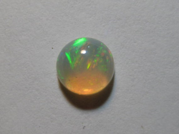 Ethiopian Opal cab... 6 mm de de de diamètre x 3.5 mm... B674 c81161 Ethiopian Opal cab... 6 mm de de de diamètre x 3.5 mm... B674 c81161
