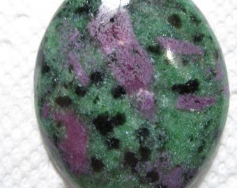Stor rubin i Zoiste-hängespärla........... 43 x 32 x 6 mm ............ B4598