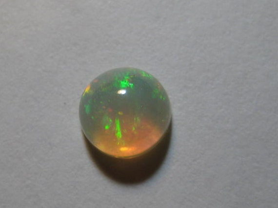 Ethiopian Opal cab... 6 mm de de de diamètre x 3.5 mm... B674 c81161 Ethiopian Opal cab... 6 mm de de de diamètre x 3.5 mm... B674 c81161