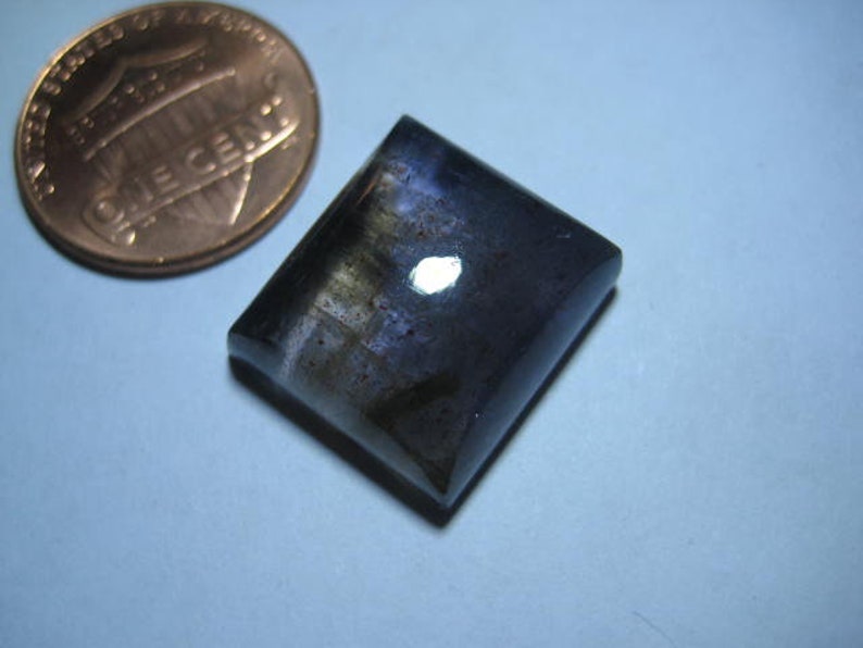 B5140 16 x 15 x 7 mm .. Blue Iolite Sunstone cab ........
