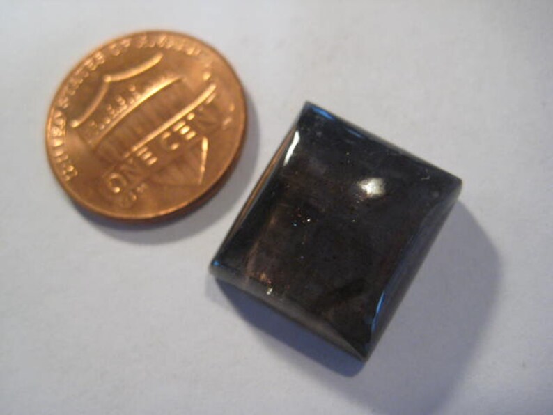 B5140 16 x 15 x 7 mm .. Blue Iolite Sunstone cab ........