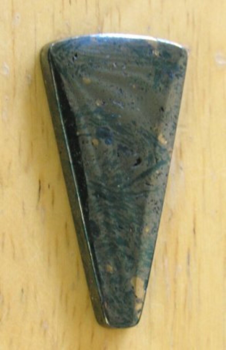 39 x 19 x 4.6 mm .. a4895 Covellite cab ..
