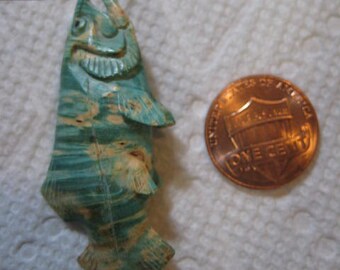 Snidad laxfärgad pärla i marmorträ .................... 54 x 23 x 7 mm ......... B4689