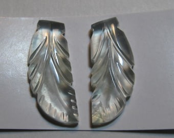 Gesneden Prehniet earring paar...     24 x 9,5 x 4 mm...           B831