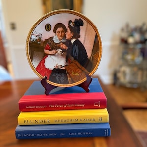 Norman Rockwell Knowles Collectors Plate - Rediscovering Women Collection 6e nummer: &quot;Gossiping in the Alcove&quot; Made in USA