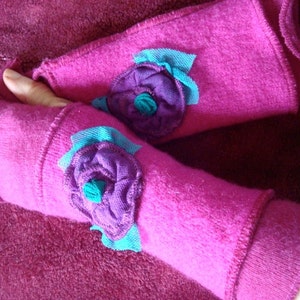 Womens Fingerless Gloves sewing pattern with flowers PDF